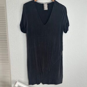 Dolan Left Coast Black Short Sleeve V Neck Dress Cupro Stretchy Layer Hem